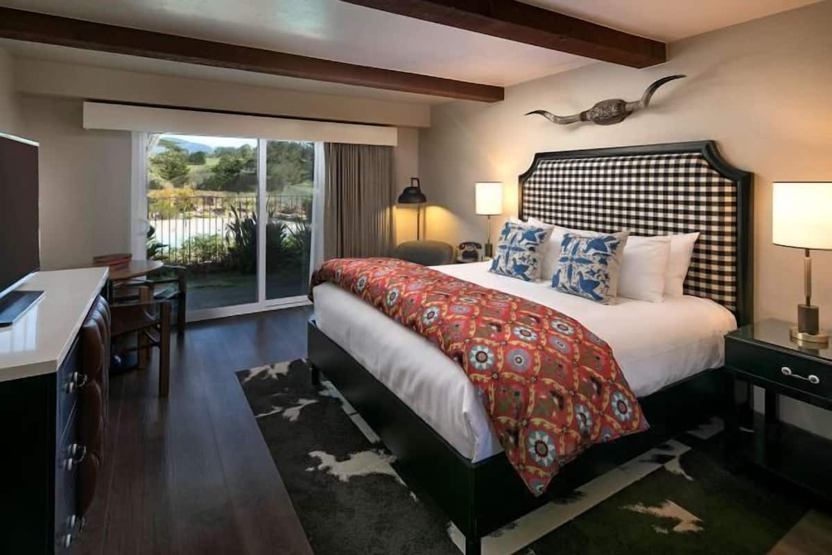 1 habitación, caja de seguridad en la habitación y escritorio