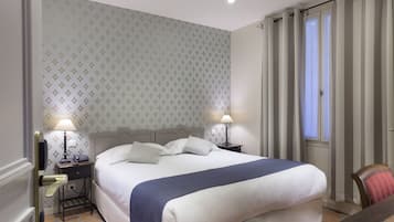 Premium bedding, in-room safe, desk, blackout drapes