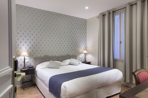 Literie de qualité supérieure, coffres-forts dans les chambres, bureau