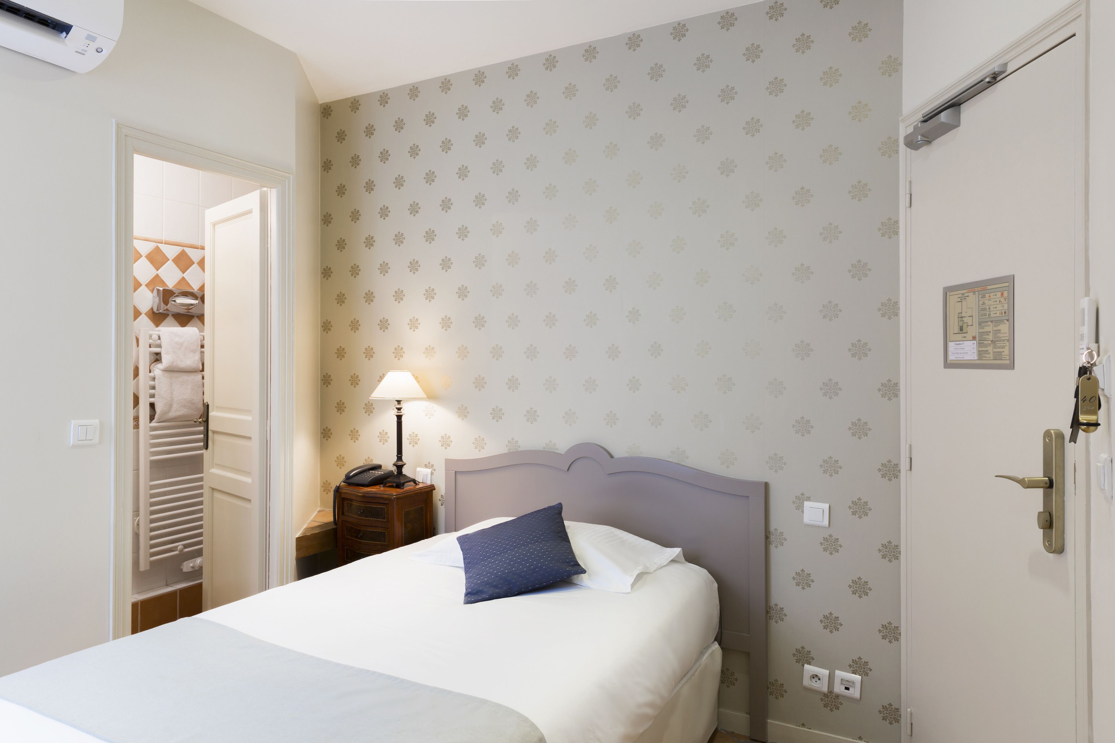 economy room | premium bedding, in-room safe, desk, blackout curtains