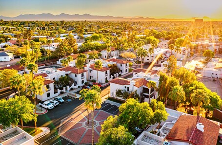 Scottsdale Camelback Resort - Image 9
