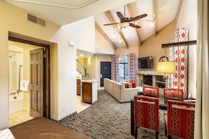 Villa with Terrace (Monterey) | In-room safe, desk, iron/ironing board, rollaway beds