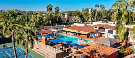 Outdoor pool, pool umbrellas, sun loungers