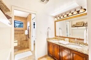 Apartment, 3 Bedrooms, Kitchen (Barcelona) | Bathroom - Scottsdale Camelback Resort (Scottsdale)
