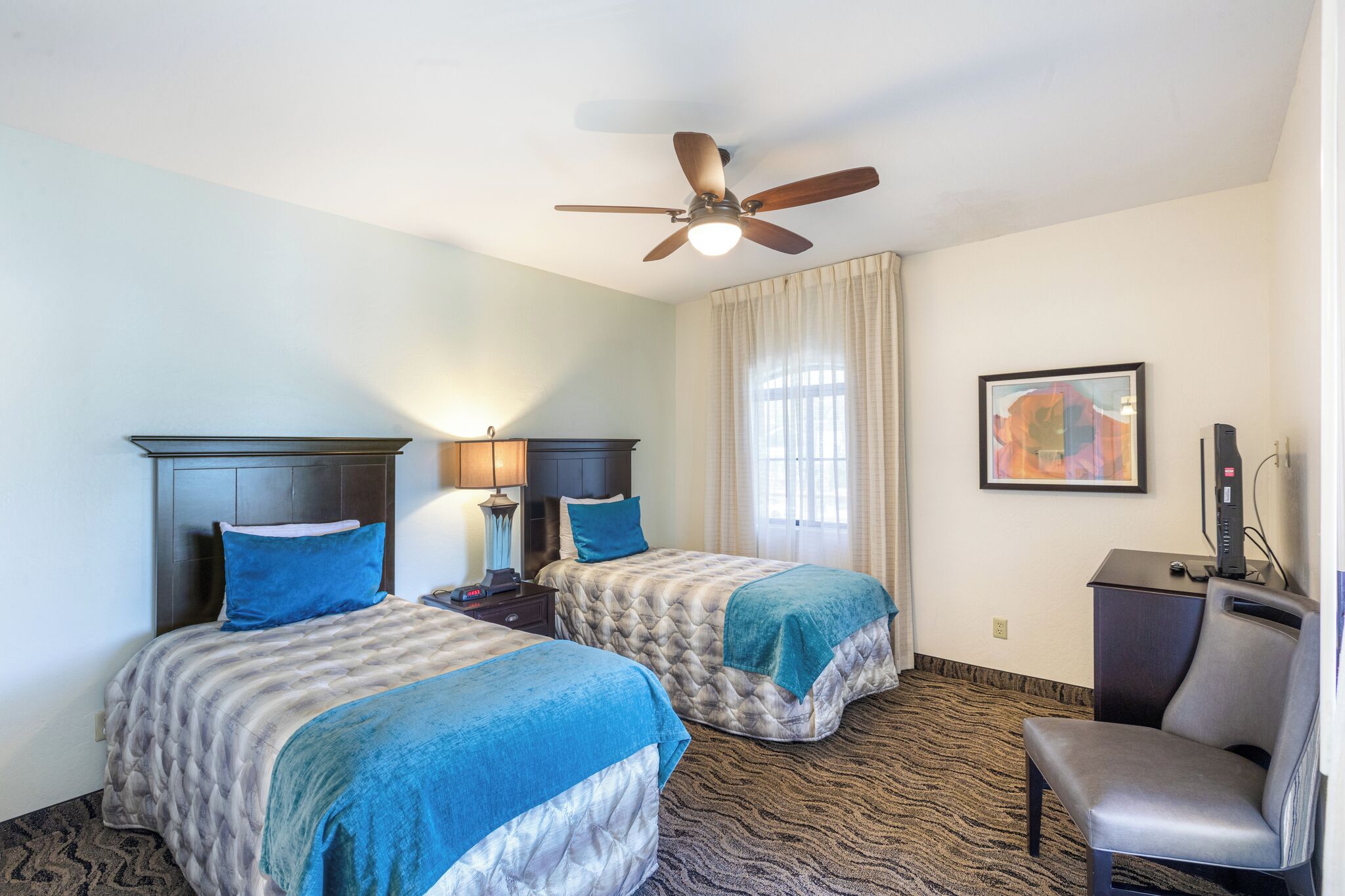 In-room safe, desk, iron/ironing board, rollaway beds (surcharge)