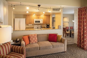 Three Bedroom Villa with Terrace (Barcelona) | Private kitchen | Fridge, microwave, stovetop, dishwasher at Scottsdale Camelback Resort