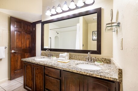 Scottsdale Camelback Resort - Image 39