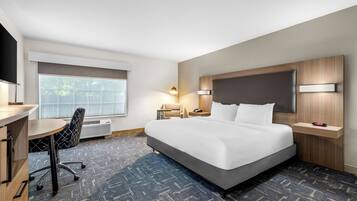 Habitación estándar, 1 cama King size, con acceso para personas discapacitadas, tina | Escritorio, tabla de planchar con plancha, wifi gratis y ropa de cama