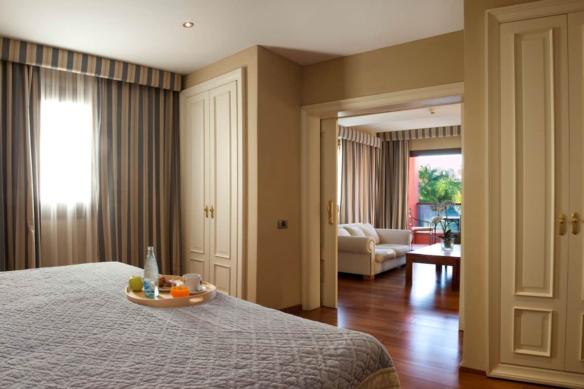 Junior Suite, 1 Double Bed | 1 bedroom, in-room safe, desk, free WiFi