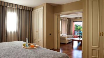 Junior suite, 1 tweepersoonsbed | Een kluis op de kamer, een bureau, gratis wifi, beddengoed