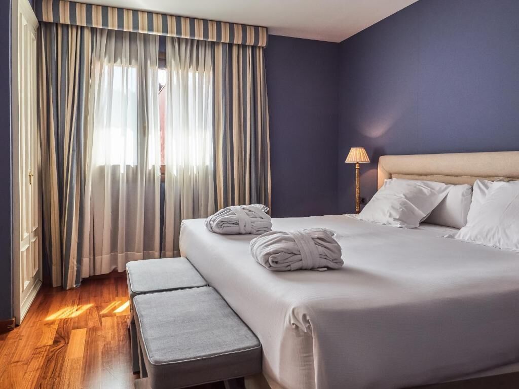 In-room safe, desk, free WiFi, bed sheets