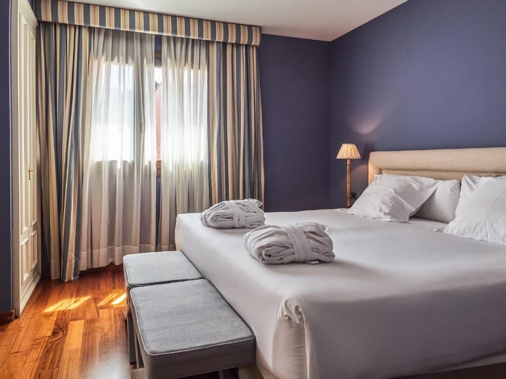 In-room safe, desk, free WiFi, bed sheets