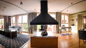 Master Suite | Living room | Flat-screen TV