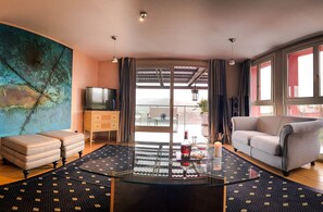 Master Suite | Living room