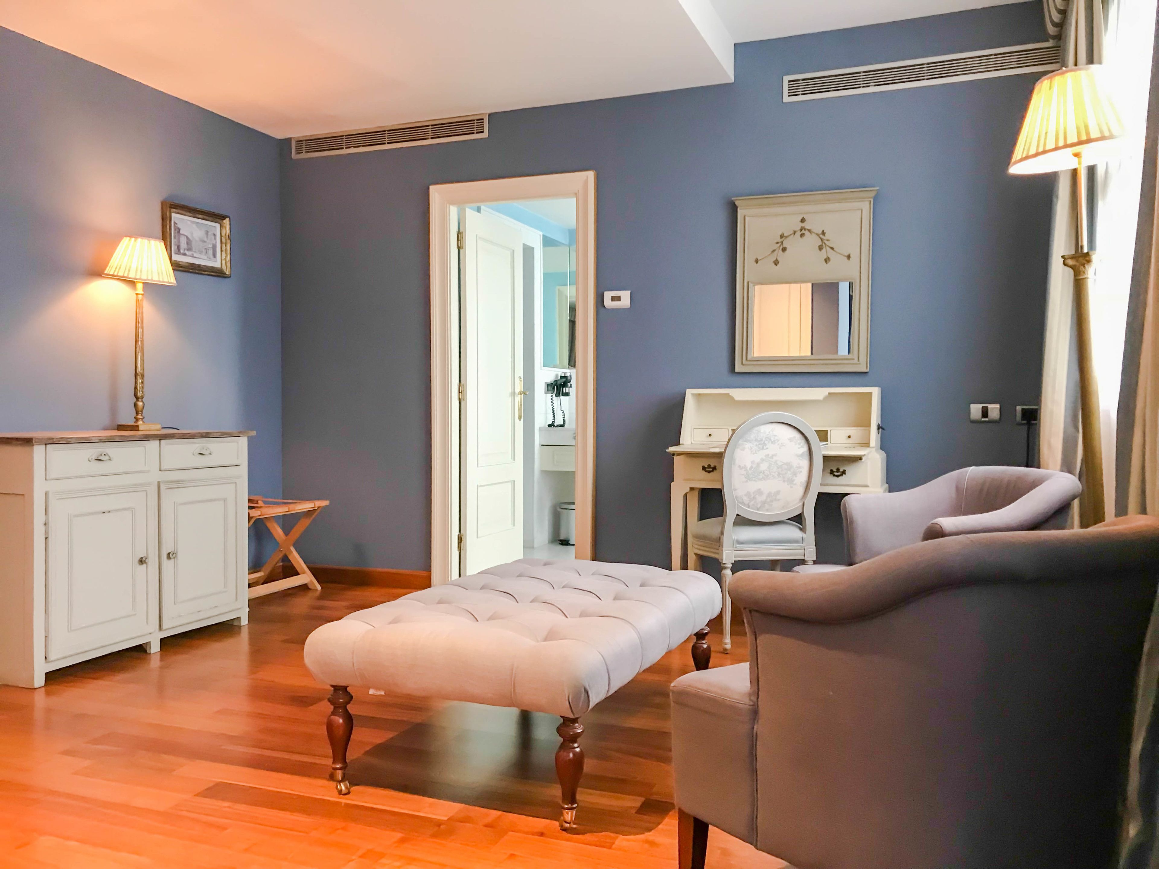 junior suite, 1 double bed | in-room safe, desk, free wifi, bed sheets