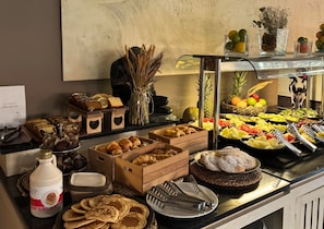 Desayuno buffet todos los días (con cargo) 