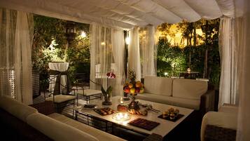 2 restaurants, lunch, dinner served; Mediterranean cuisine