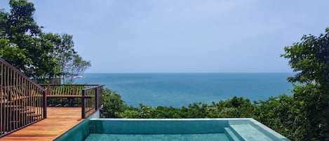 Ocean Front Pool Villa | เครื่องนอนระดับพรีเมียม, เตียง Select Comfort, มินิบาร์