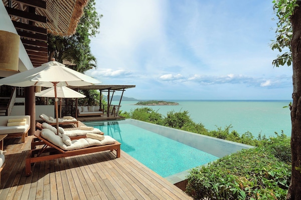 The Ocean Retreat | Premium bedding, Select Comfort beds, minibar, in-room safe