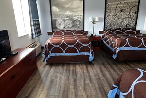 Studio Suite, Multiple Beds, Non Smoking | Desk, iron/ironing board, free cribs/infant beds, free WiFi - Super 8 by Wyndham Ida Grove (Ida Grove)