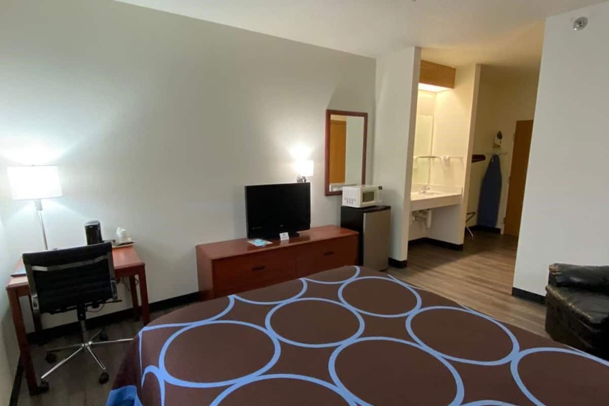 Desk, iron/ironing board, free cots/infant beds, free WiFi