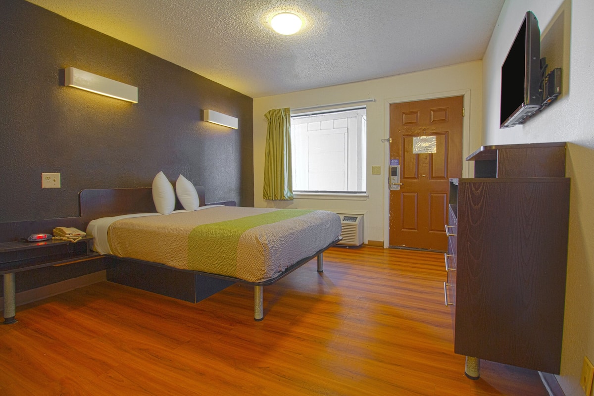 Desk, iron/ironing board (on request), WiFi (free), alarm clocks