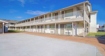 Studio Inn Extended Stay Oklahoma City Airport by OYO