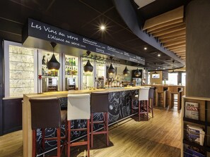 Bar (on property) - ibis Mulhouse Bale Aeroport (Saint-Louis)