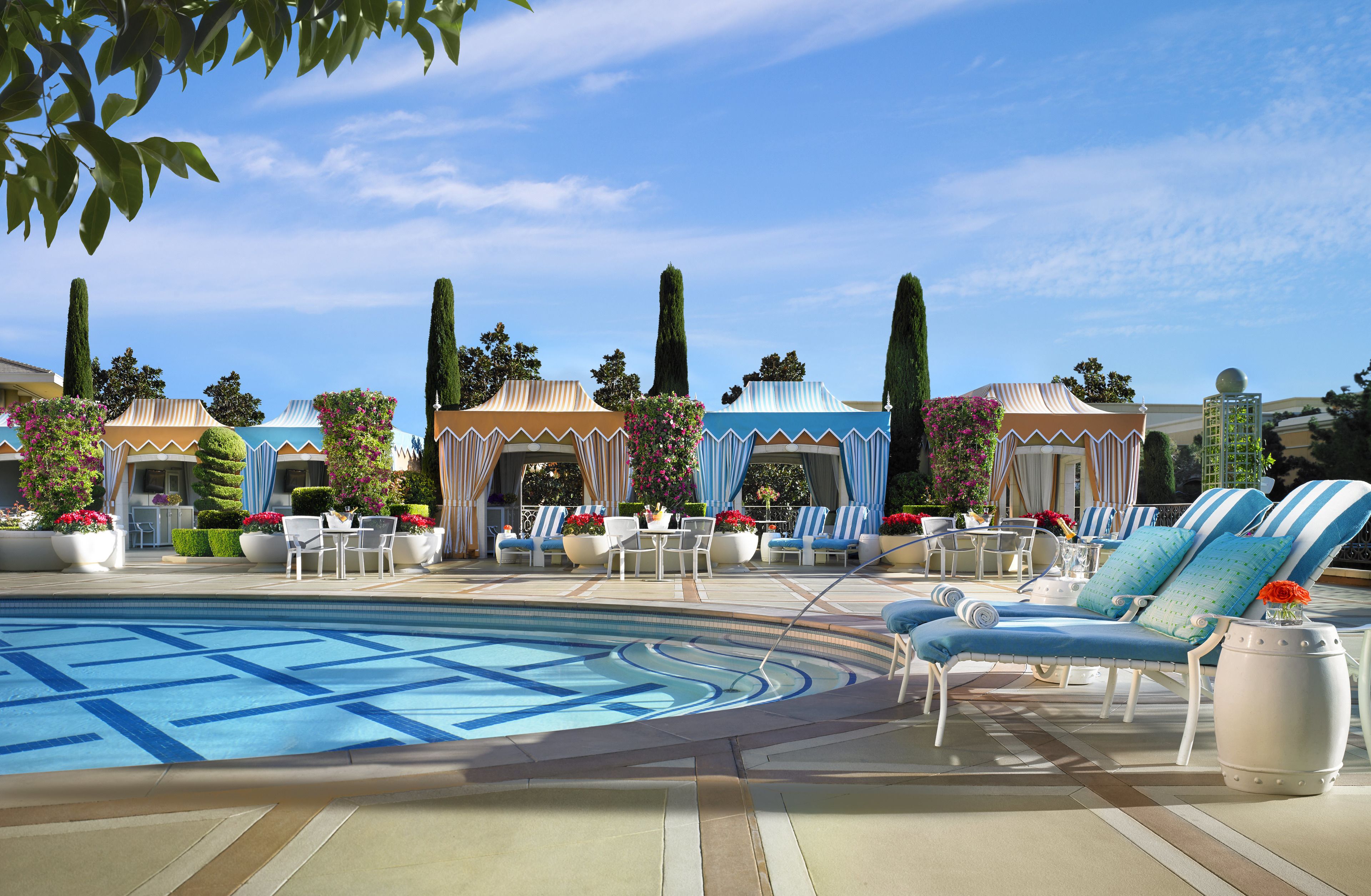 3 outdoor pools, open 9:00 am to 6:00 pm, pool cabanas (surcharge)