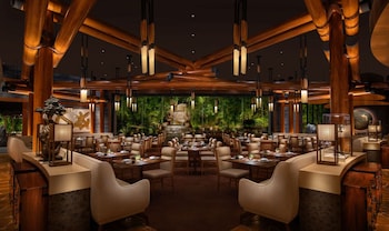 13 restaurants; lunch, dinner, and brunch served at Wynn Las Vegas