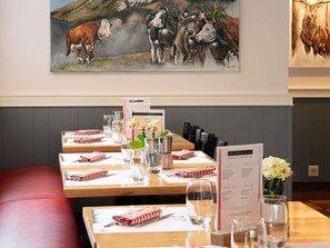 供应早餐、午餐和晚餐，花园景观