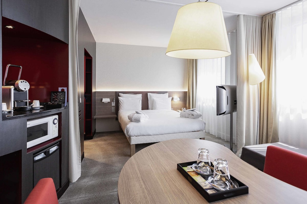 1 bedroom, premium bedding, minibar, in-room safe
