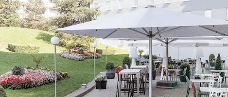 Breakfast, lunch, dinner served; garden views