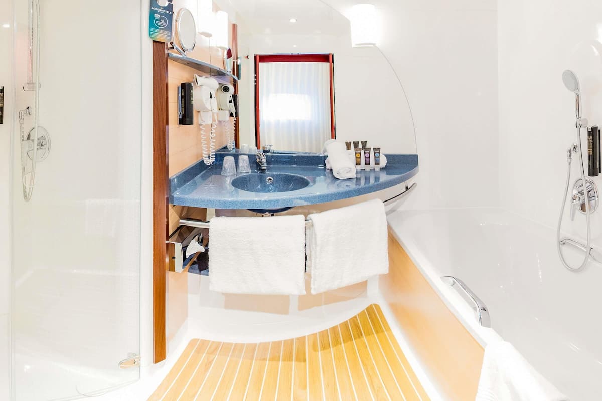 1 bedroom, premium bedding, minibar, in-room safe