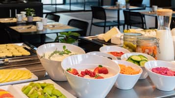 Bữa sáng buffet hàng ngày (25 CHF/mỗi người)