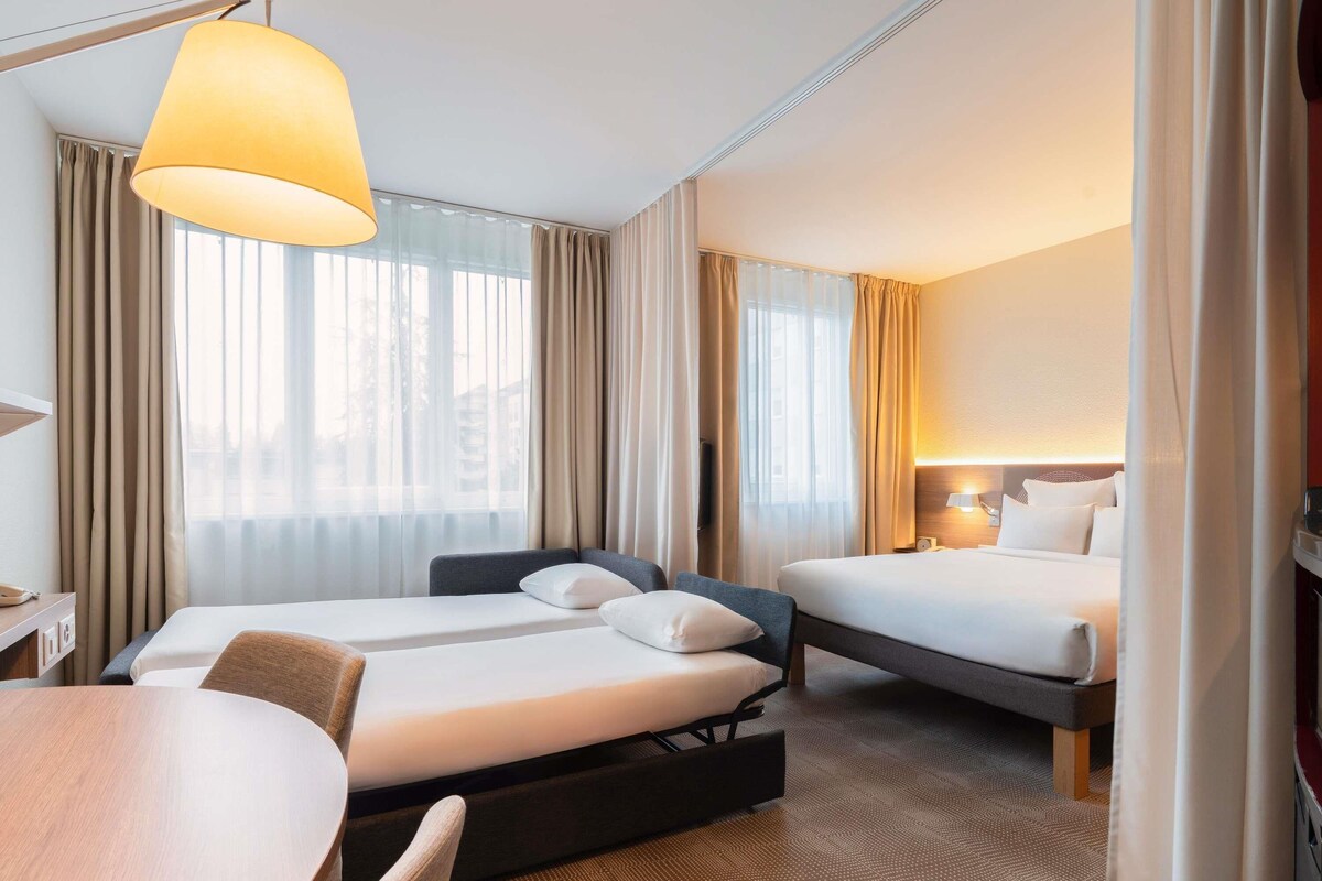 Family Suite | 1 bedroom, premium bedding, minibar, in-room safe