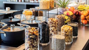 Sarapan bufet setiap hari (CHF 25 seorang)