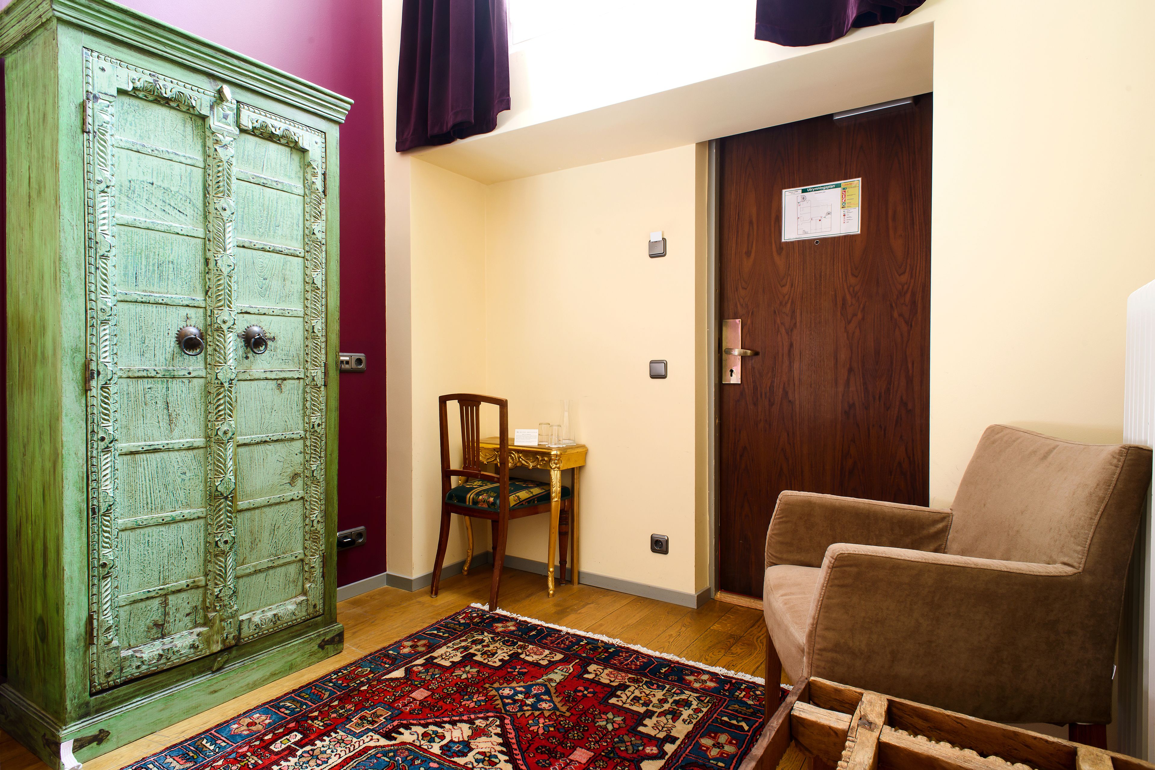 standard double or twin room | living area | lcd tv