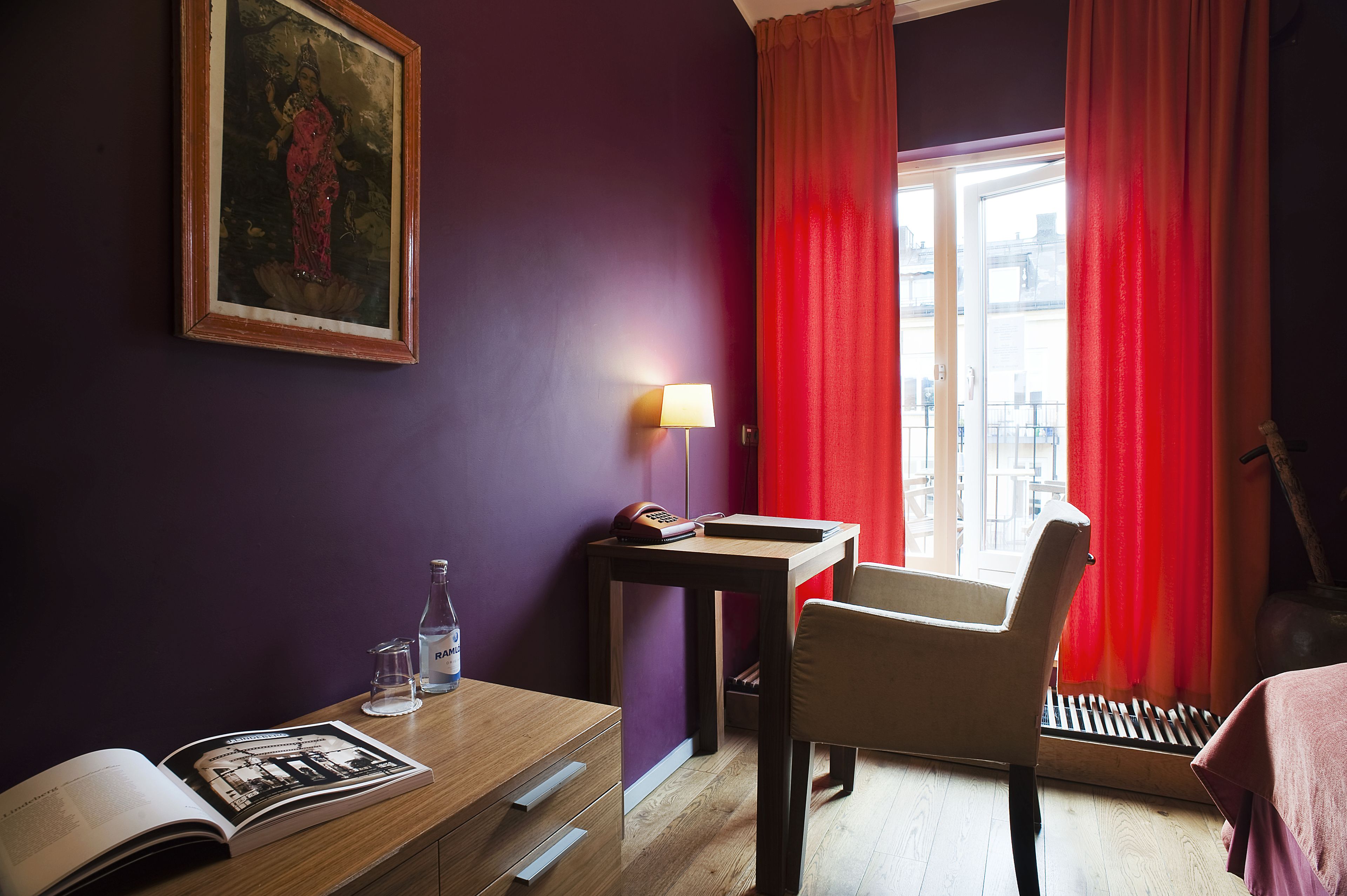 standard single room | living area | lcd tv