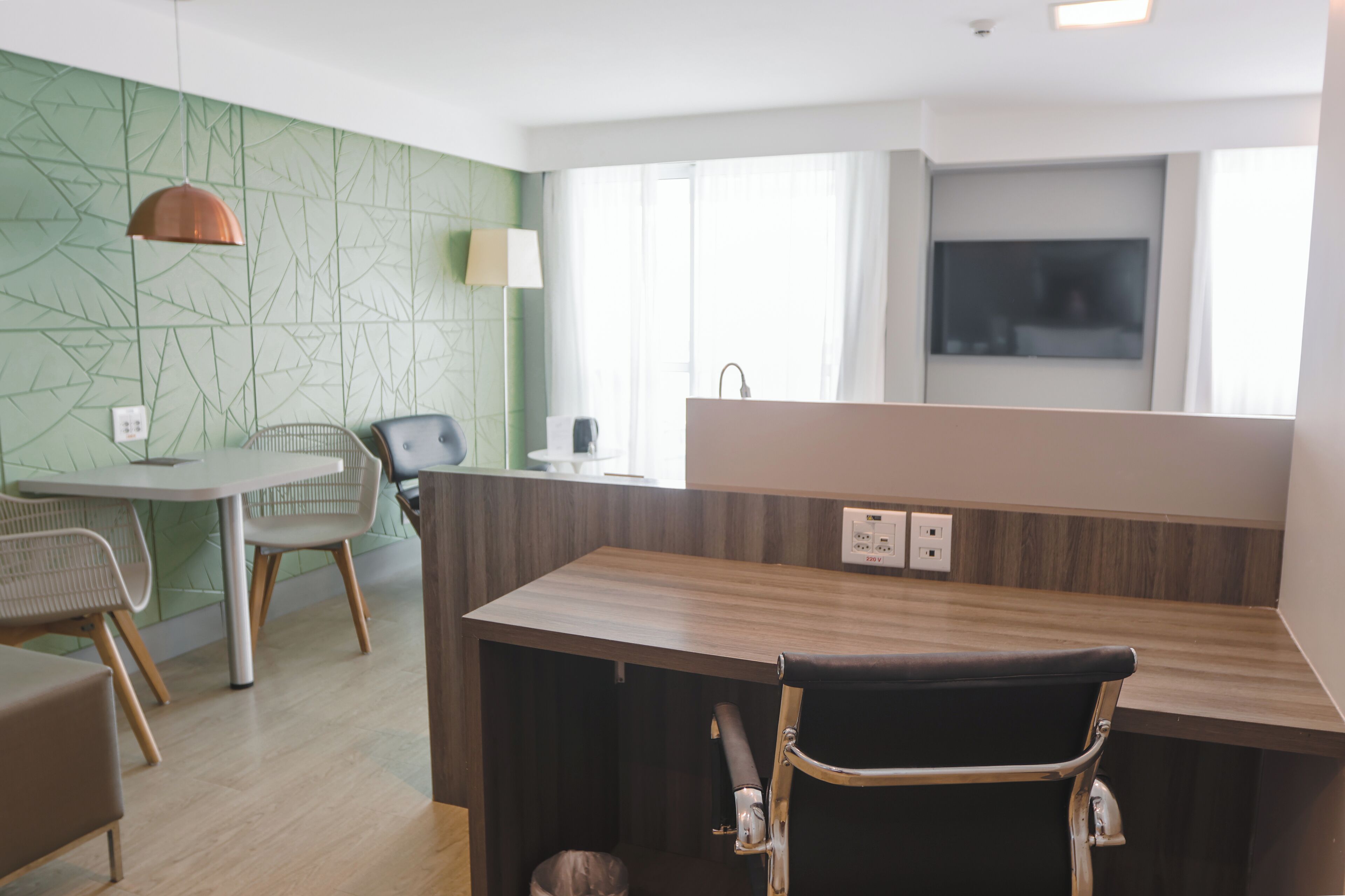 suite business class king | 1 bedroom, minibar, in-room safe, desk