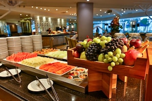 Buffet déjeuner gratuit tous les jours