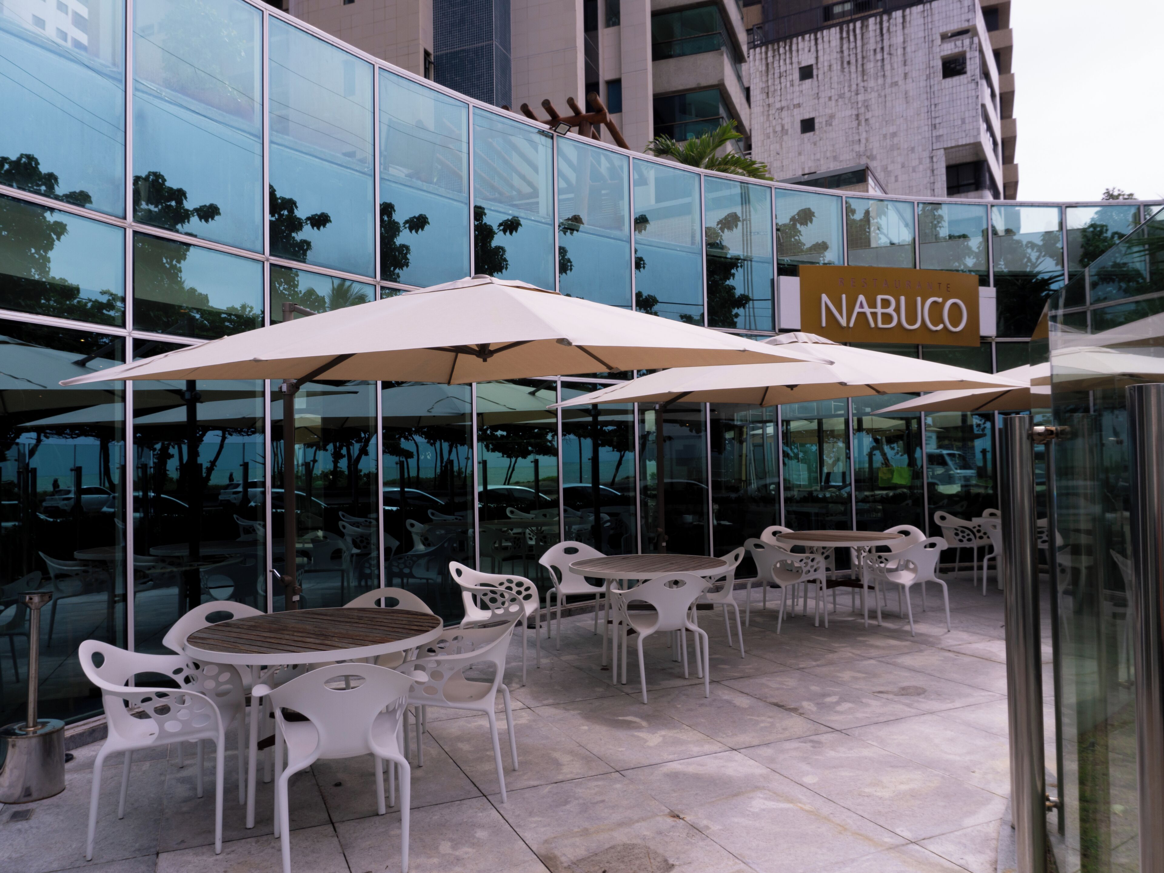 breakfast, lunch, dinner served; sea views