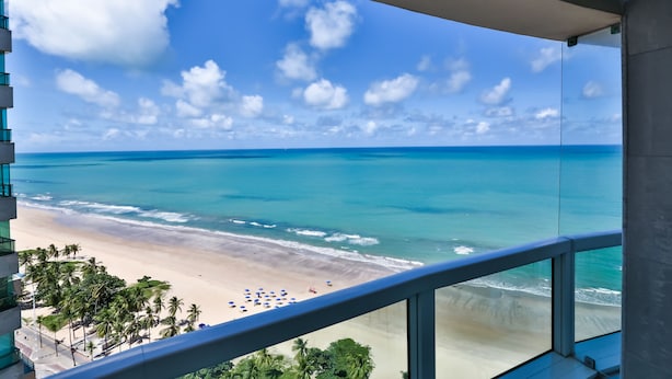 A balcony with a view of a beach and ocean. - Radisson Hotel Recife (Recife)