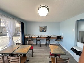 Free daily continental breakfast - Continental Inn (Cheboygan)