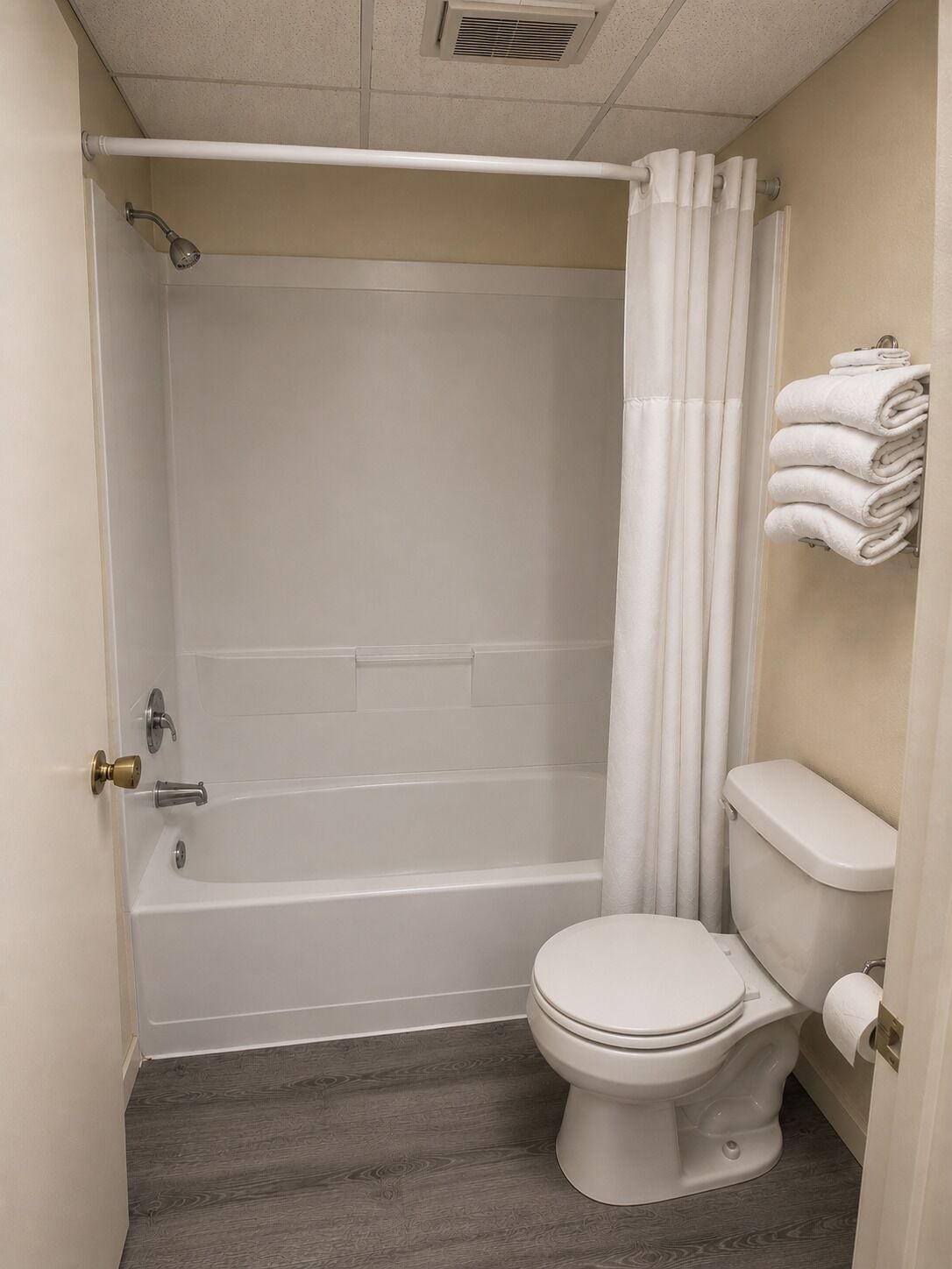 Standard Suite, 2 Bedrooms | Bathroom | Combined shower/tub, free toiletries, hair dryer, towels