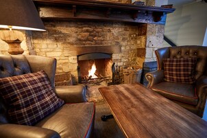 Breakfast, lunch, dinner served; British cuisine 