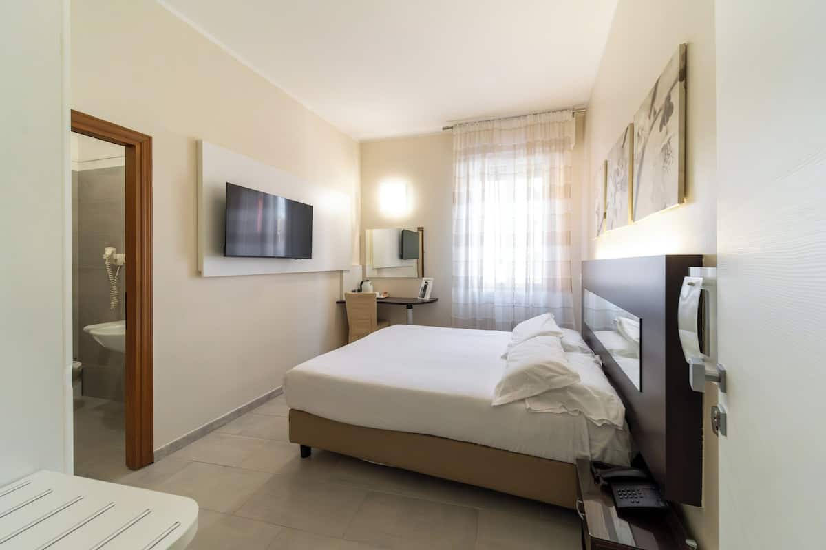 Double Room Single Use | Down comforters, minibar, blackout drapes, cribs (free)