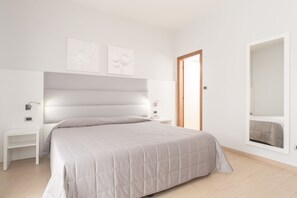 Down duvets, minibar, blackout curtains, free cots/infant beds - Hotel University (Bologna)