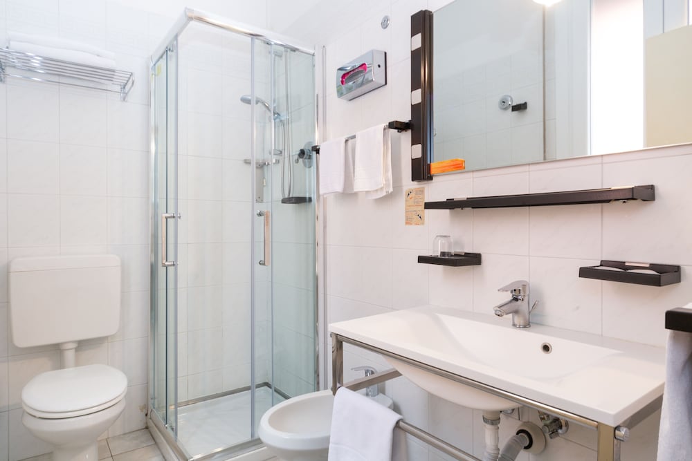 Hotel University by null