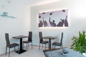 Lobby sitting area - Hotel University (Bologna)